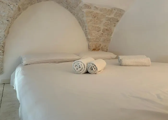 Casa Ostuni Mono Lovely